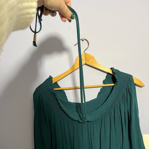 🦋Holding Horses blouse🦋 - Picture 2 of 4